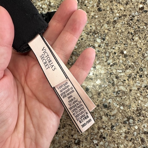 Victoria's Secret Black Bra with Pink Tag - Picture 3 of 5